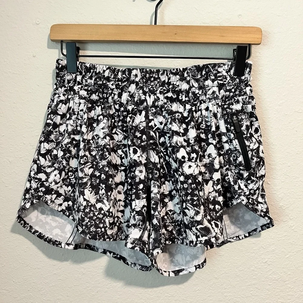 LULULEMON Womens TRACKER Shorts Size 8 Mash Up White Black 4in Inseam Lined